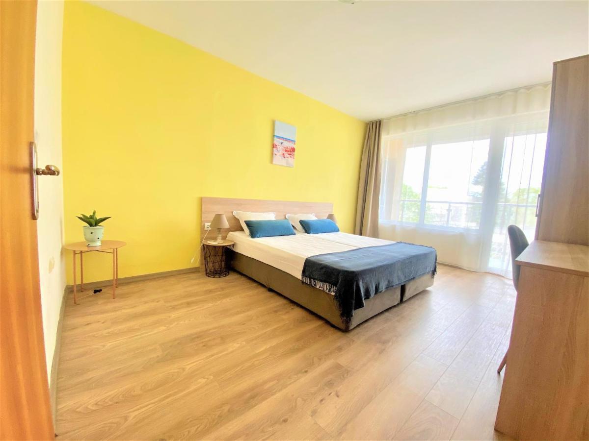 Solei Apartments Primorsko Exterior photo